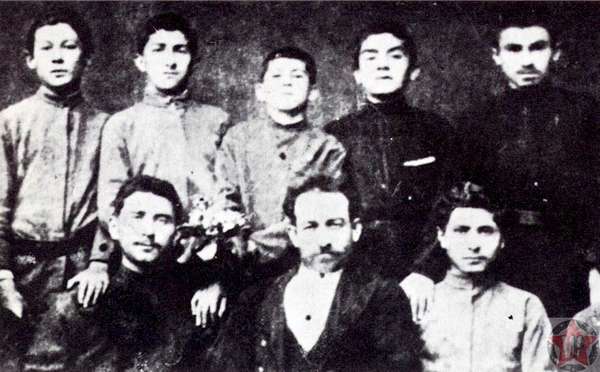 Сталин (по центру сверху) в духовной семинарии