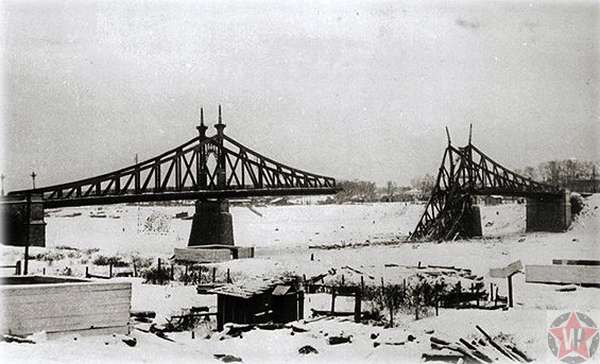 Взорванный гитлеровцами мост Калинин