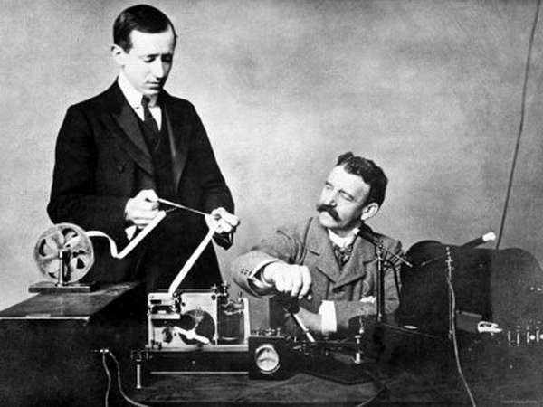 Год изобретения радиосвязи
