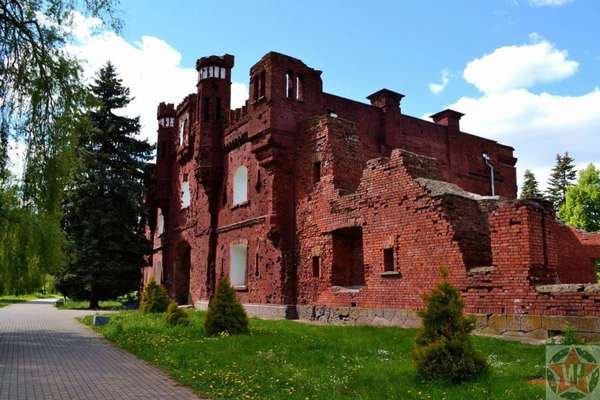 Брестская крепость: история сооружения, подвиг во время ВОВ и современный мемориал