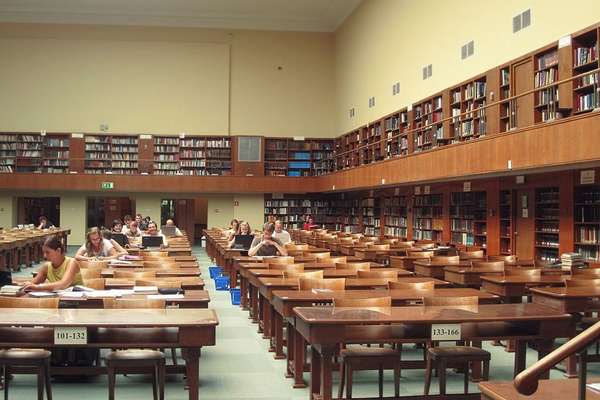 Библиотеки ВУЗов оснащены лучше, чем в техникумах и колледжах
