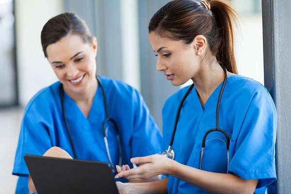 Профессия медсестра где учиться, какие обязанности у разных типов медсестер, зарплата