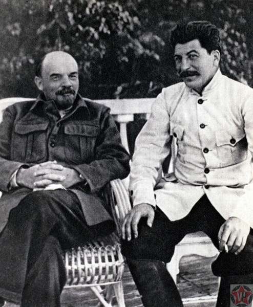 Владимир Ильич Ленин и Иосиф Виссарионович Сталин в Горках, 1922 год