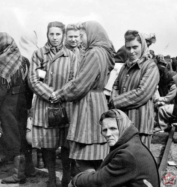Женщины, освобожденные из концентрационного лагеря Равенсбрюк