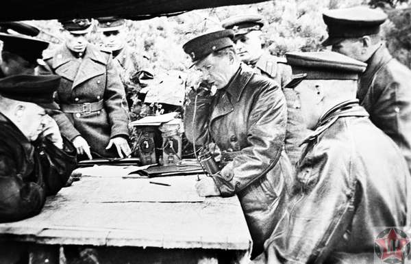 Маршал Советского Союза Георгий Жуков во время Берлинской операции