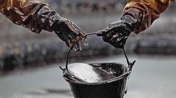 Нефтя́ник — собирательное название профессий, связанных с добычей нефти