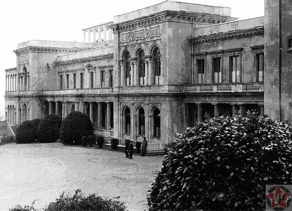 Ливадийский дворец во время Ялтинской конференции снаружи.