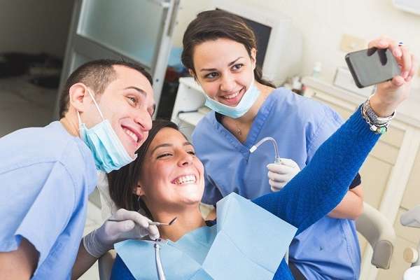 Стоматолог плюсы и минусы профессии, сколько нужно учиться, какая зарплата