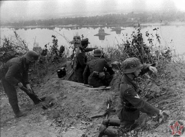Немцы на Восточном вале во время подготовки к бою