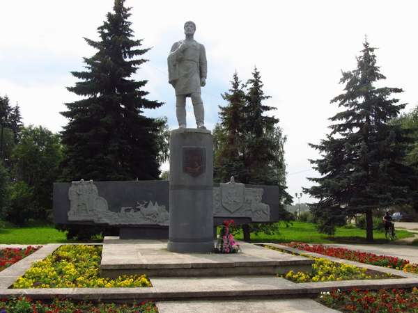 Фото Памятник Семену Дежневу в городе Великий Устюг
